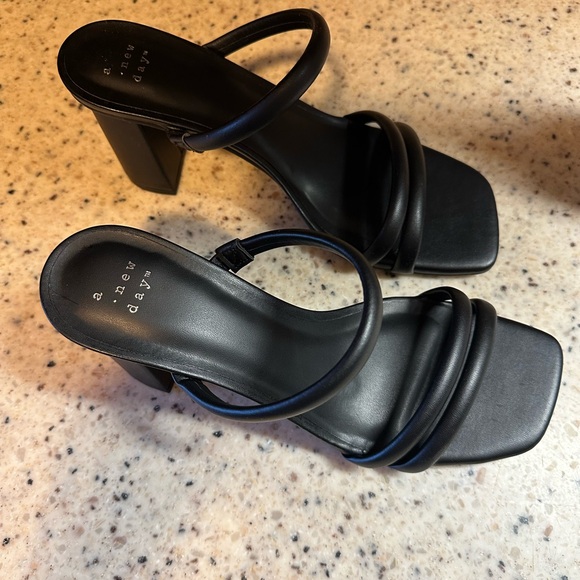 A New Day Stacey Heels - Picture 2 of 3